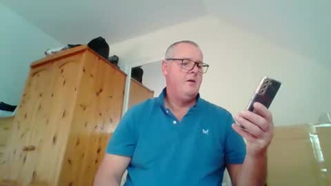 Snapshot of curiousax77 chatting on 10.22.25 curiousax77 online show from 10.22.25