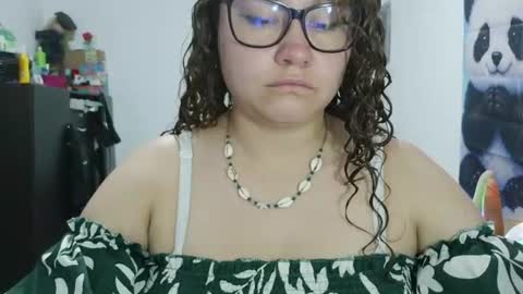 Snapshot of curly_greeneyed chatting on 06.24.26 Vannesa online show from 06.24.26
