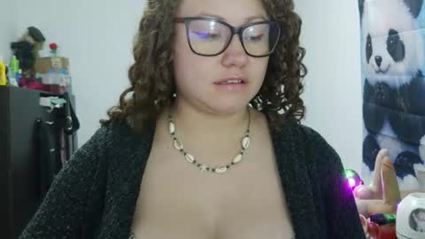 Snapshot of curly_greeneyed chatting on 07.02.26 Vannesa online show from 07.02.26
