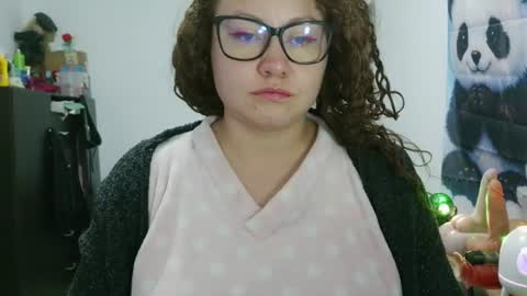 Snapshot of curly_greeneyed chatting on 07.04.26 Vannesa online show from 07.04.26