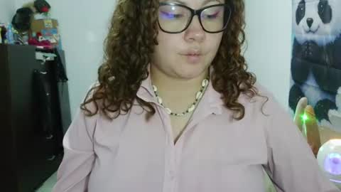 Snapshot of curly_greeneyed chatting on 07.24.26 Vannesa online show from 07.24.26