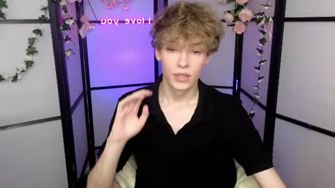 curly_twinkboy online show from 07.18.26