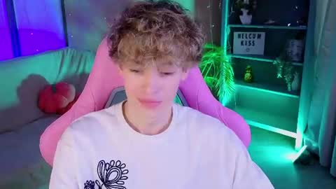 curly_twinkboy online show from 07.23.26