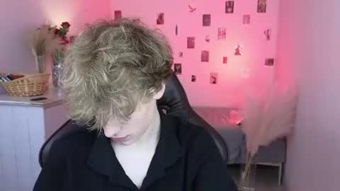 curly_twinkboy online show from 07.26.26