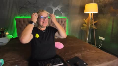 CurlyDreams online show from 09.18.25