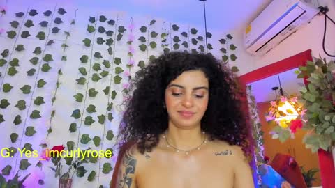 Snapshot of curlyrose_ chatting on 01.19.25 Rose online show from 01.19.25
