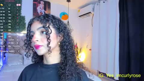 Snapshot of curlyrose_ chatting on 09.17.25 Rose online show from 09.17.25