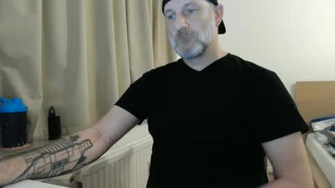 Snapshot of curman85 chatting on 01.11.25 Curman85 online show from 01.11.25