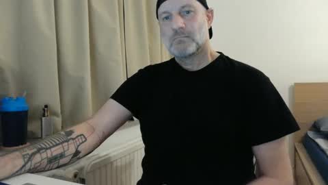 Snapshot of curman85 chatting on 02.13.25 Curman85 online show from 02.13.25