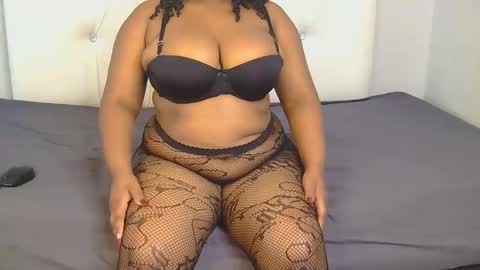 Snapshot of curvy_cumbucket chatting on 09.15.25 curvy_cumbucket online show from 09.15.25