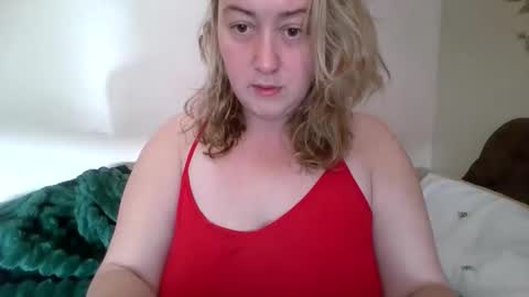 Snapshot of curvyblond20 chatting on 06.08.26 curvyblond20 online show from 06.08.26