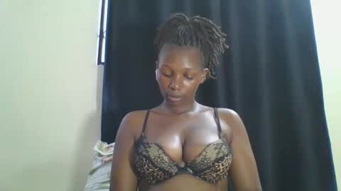 Snapshot of curvybootyj chatting on 01.18.25 CuteJJudy online show from 01.18.25