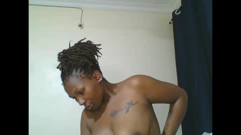 Snapshot of curvybootyj chatting on 01.29.25 CuteJJudy online show from 01.29.25