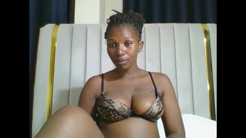 Snapshot of curvybootyj chatting on 02.02.25 CuteJJudy online show from 02.02.25