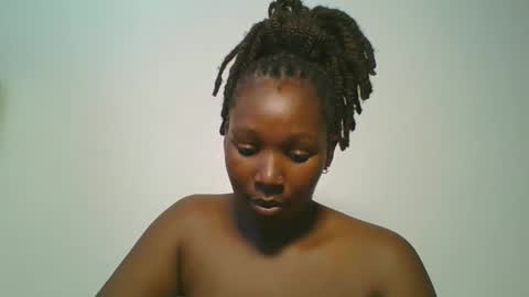 Snapshot of curvybootyj chatting on 03.25.26 CuteJJudy online show from 03.25.26