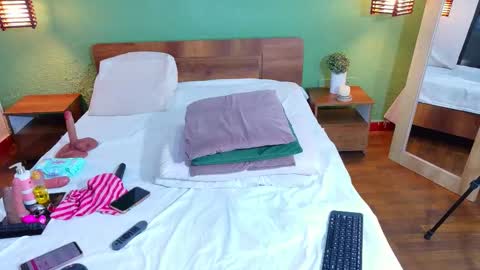 Danna online show from 12.18.25