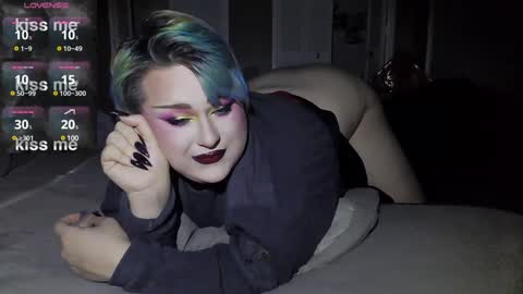 Snapshot of curvygothfemboy chatting on 01.27.25 Curvygothfemboy online show from 01.27.25