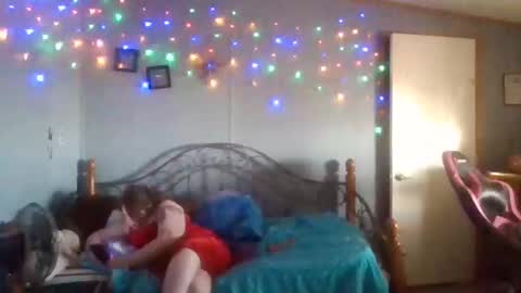 Snapshot of curvyplayday chatting on 12.22.24 dahlia -kim online show from 12.22.24