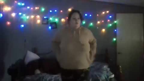 Snapshot of curvyplayday chatting on 12.24.24 dahlia -kim online show from 12.24.24