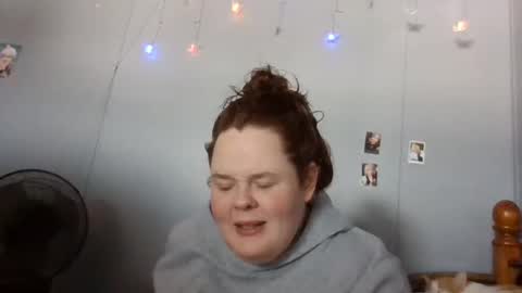 Snapshot of curvyplayday chatting on 02.20.25 dahlia -kim online show from 02.20.25