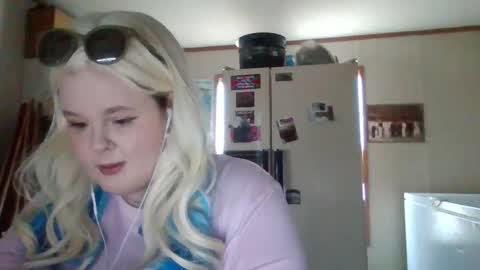 Snapshot of curvyplayday chatting on 03.08.25 dahlia -kim online show from 03.08.25