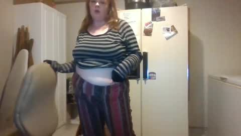 Snapshot of curvyplayday chatting on 09.18.25 dahlia -kim online show from 09.18.25