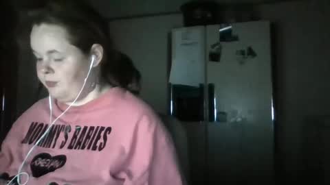 Snapshot of curvyplayday chatting on 09.19.25 dahlia -kim online show from 09.19.25