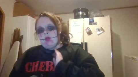 Snapshot of curvyplayday chatting on 10.31.25 dahlia -kim online show from 10.31.25