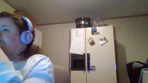 Snapshot of curvyplayday chatting on 11.18.25 dahlia -kim online show from 11.18.25