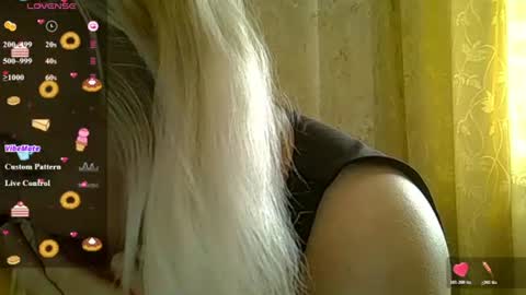 Snapshot of curvywild_lady30 chatting on 06.20.26 Curvy online show from 06.20.26