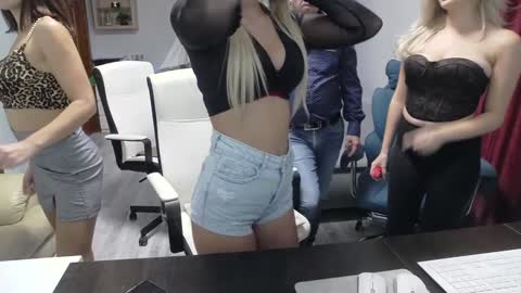  and follow twittercute00kiara2 online show from 11.11.25