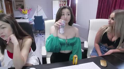  and follow twittercute00kiara2 online show from 05.21.26
