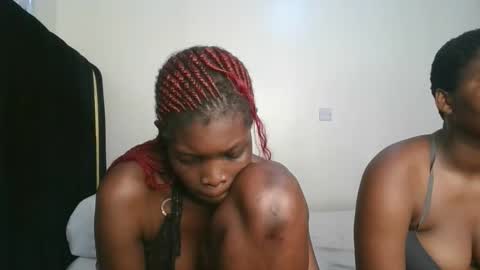 Snapshot of cute_angel11 chatting on 10.04.25 angel online show from 10.04.25