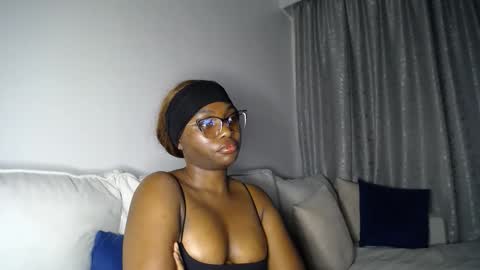 Liya online show from 04.21.26