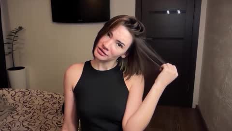 Snapshot of cute_bubbles chatting on 10.10.25 cute_bubbles online show from 10.10.25