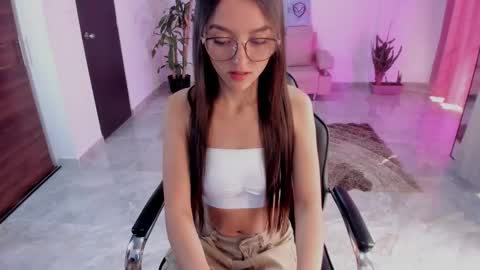 Snapshot of cute_fox_1 chatting on 12.22.25 Bella Fox online show from 12.22.25