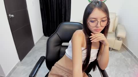 Snapshot of cute_fox_1 chatting on 01.06.26 Bella Fox online show from 01.06.26