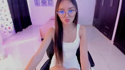 Snapshot of cute_fox_1 chatting on 01.08.26 Bella Fox online show from 01.08.26