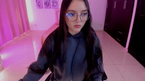 Snapshot of cute_fox_1 chatting on 01.12.26 Bella Fox online show from 01.12.26