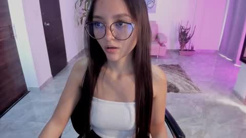 Snapshot of cute_fox_1 chatting on 03.06.26 Bella Fox online show from 03.06.26