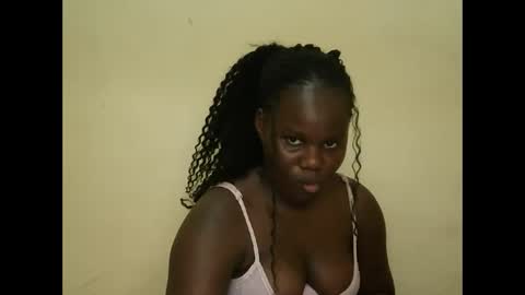 cute_latifah online show from 01.17.26