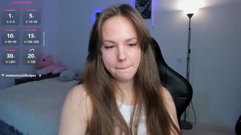 Snapshot of cute_little_ass chatting on 10.19.25 Emily online show from 10.19.25