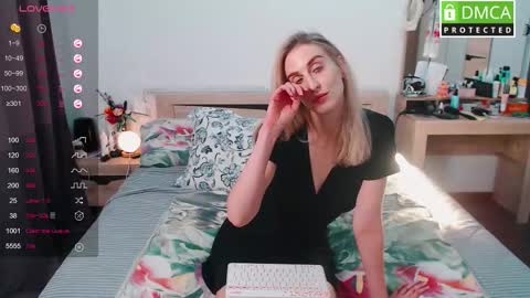 Snapshot of cute_milana chatting on 10.04.25 Milana online show from 10.04.25