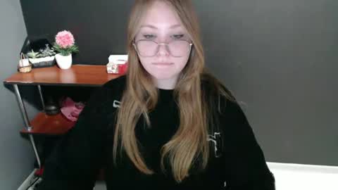 Snapshot of cute_minx chatting on 12.09.24 Veronica online show from 12.09.24