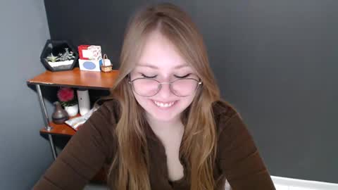 Snapshot of cute_minx chatting on 12.18.24 Veronica online show from 12.18.24