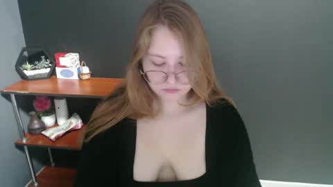 Snapshot of cute_minx chatting on 12.19.24 Veronica online show from 12.19.24