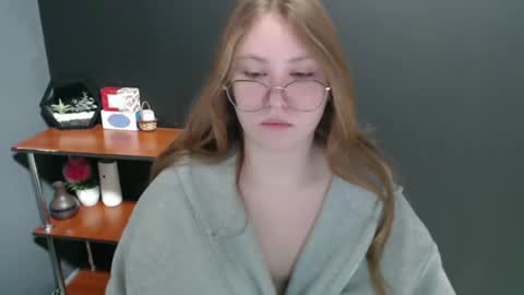 Snapshot of cute_minx chatting on 12.27.24 Veronica online show from 12.27.24