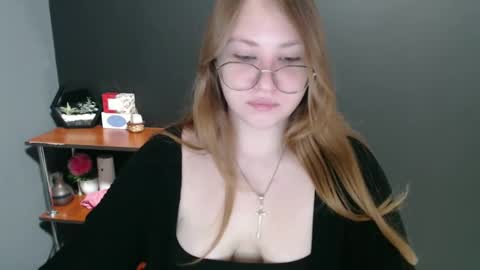 Snapshot of cute_minx chatting on 01.08.25 Veronica online show from 01.08.25