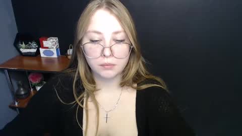 Snapshot of cute_minx chatting on 01.22.25 Veronica online show from 01.22.25