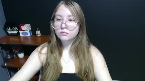 Snapshot of cute_minx chatting on 01.24.25 Veronica online show from 01.24.25